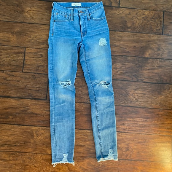 Madewell High-Rise skinny jeans with distressed knees and hem - Picture 2 of 9